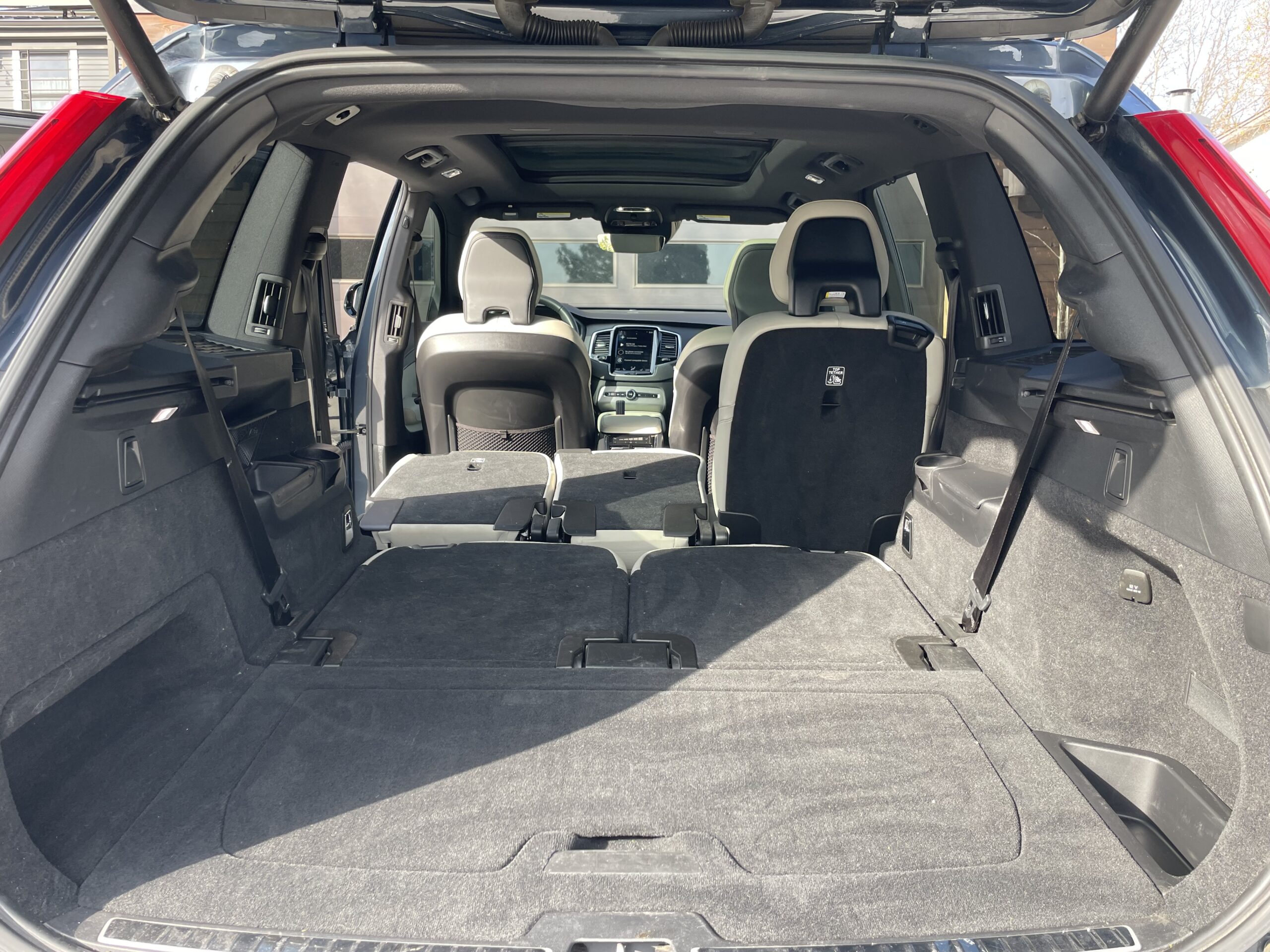 2022 Volvo XC90 T8 R-Design
