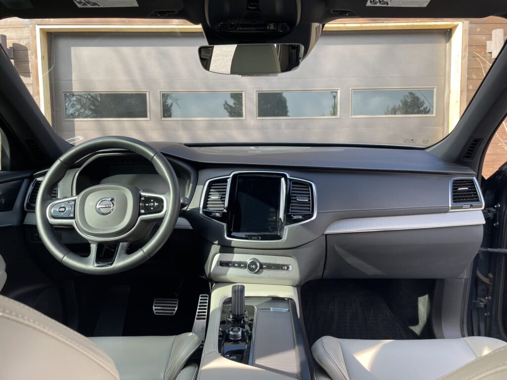 2022 Volvo XC90 T8 R-Design