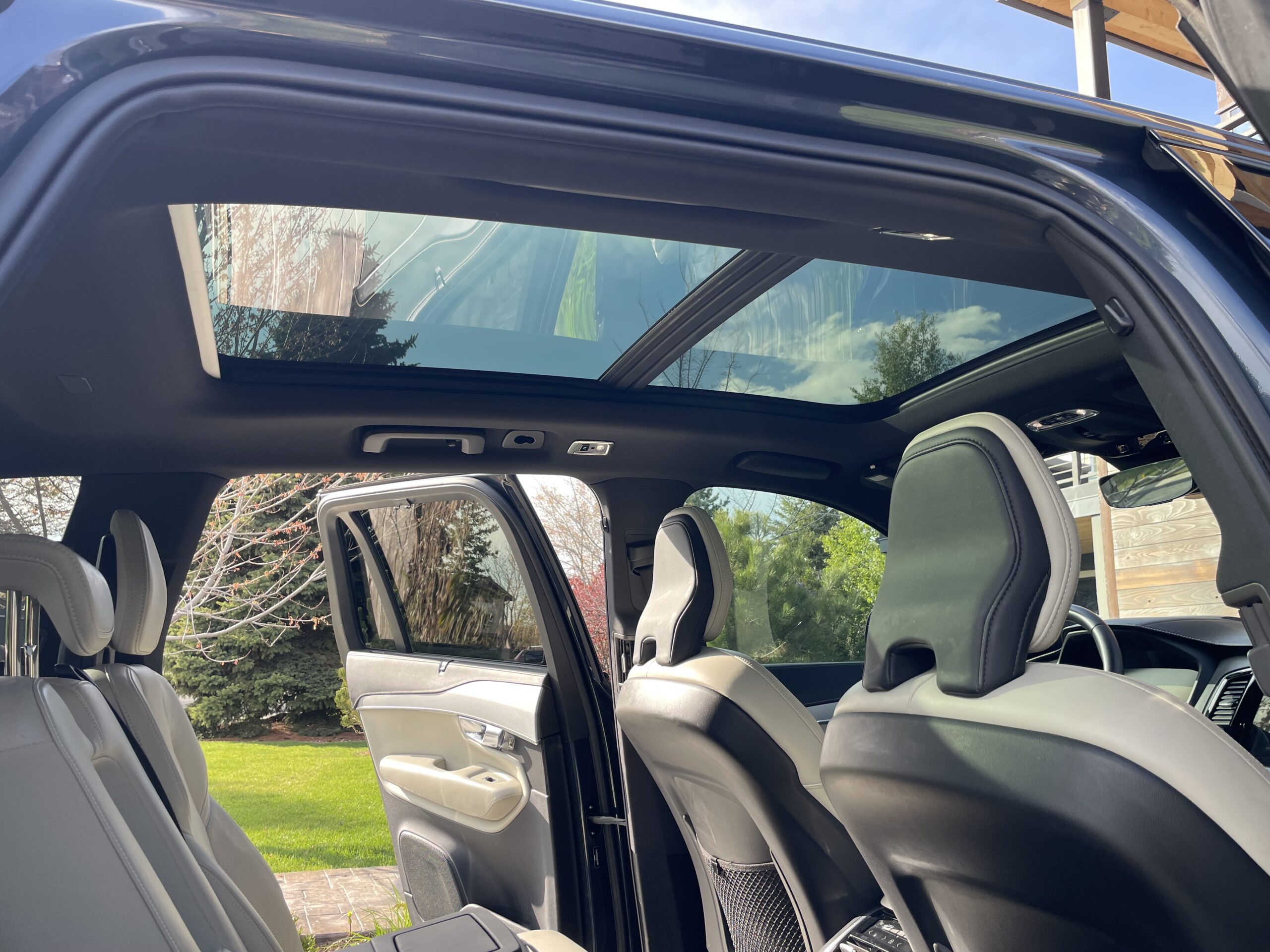 2022 Volvo XC90 T8 R-Design