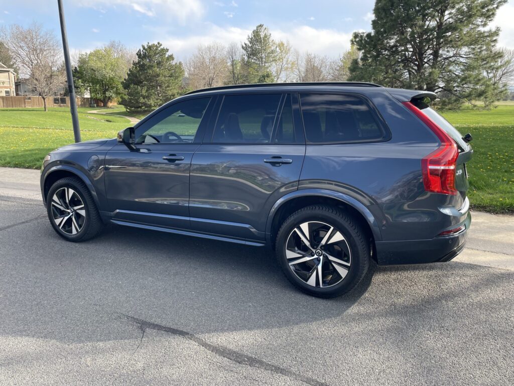 2022 Volvo XC90 T8 R-Design