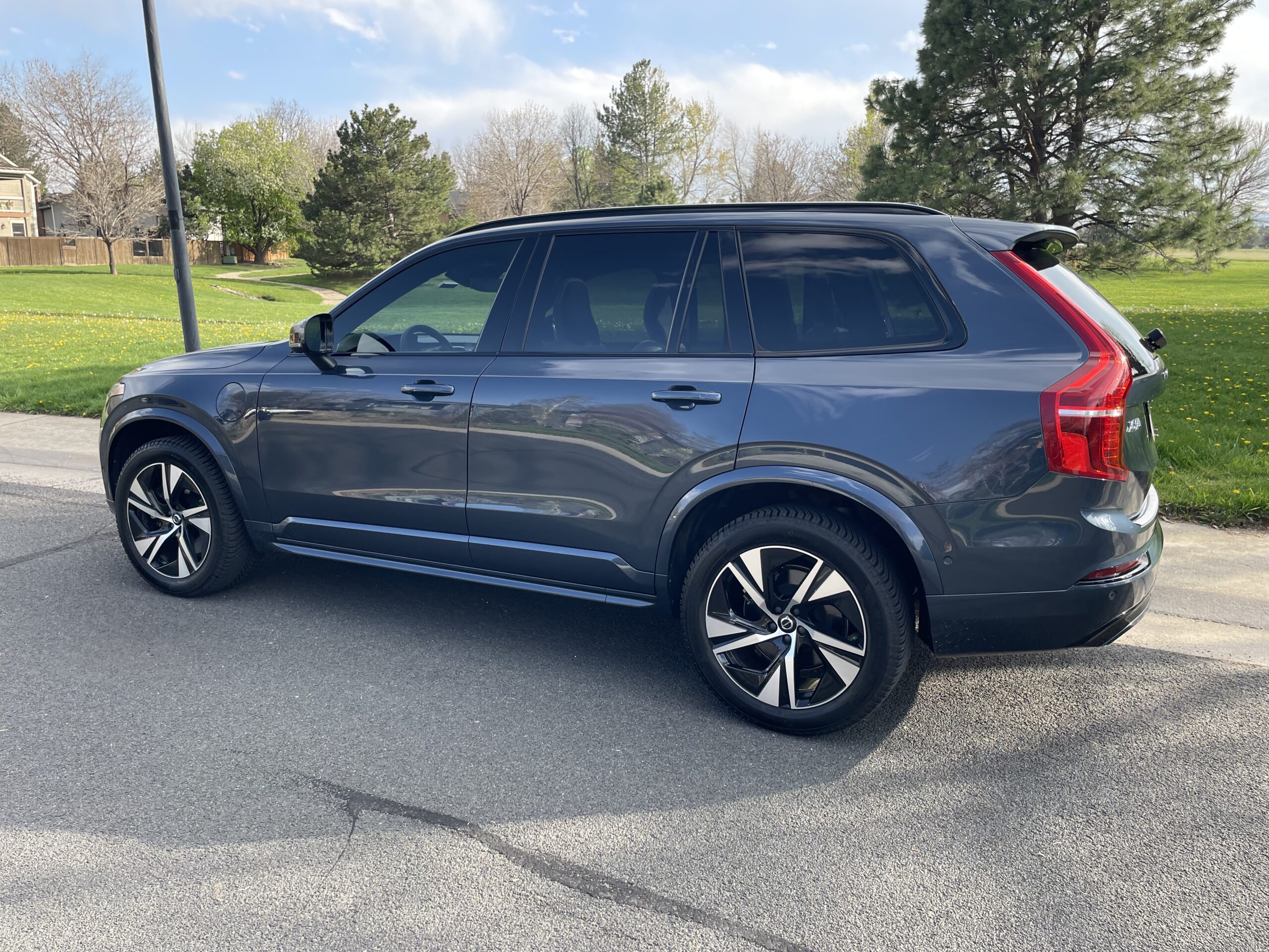 2022 Volvo XC90 T8 R-Design