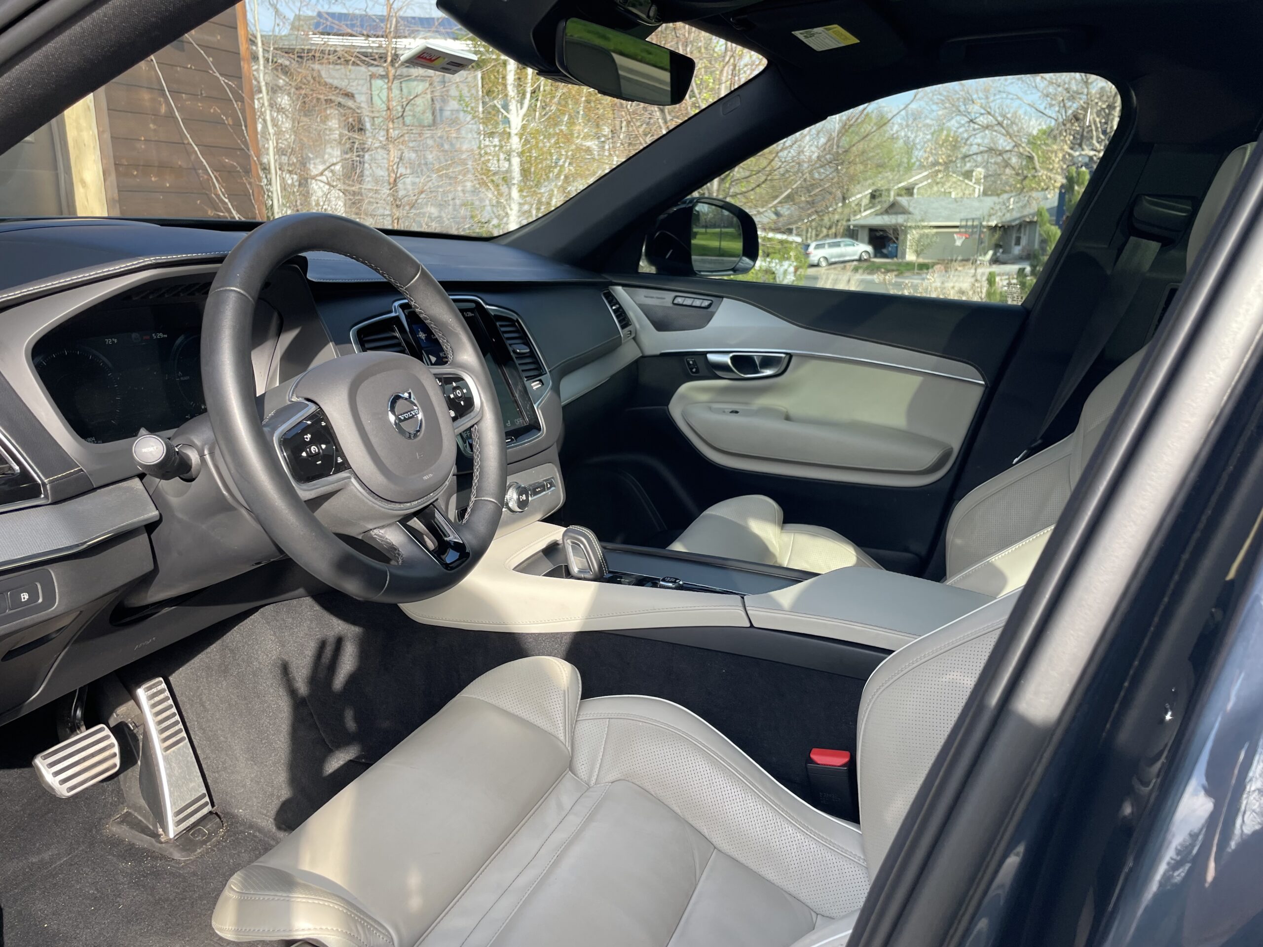 2022 Volvo XC90 T8 R-Design