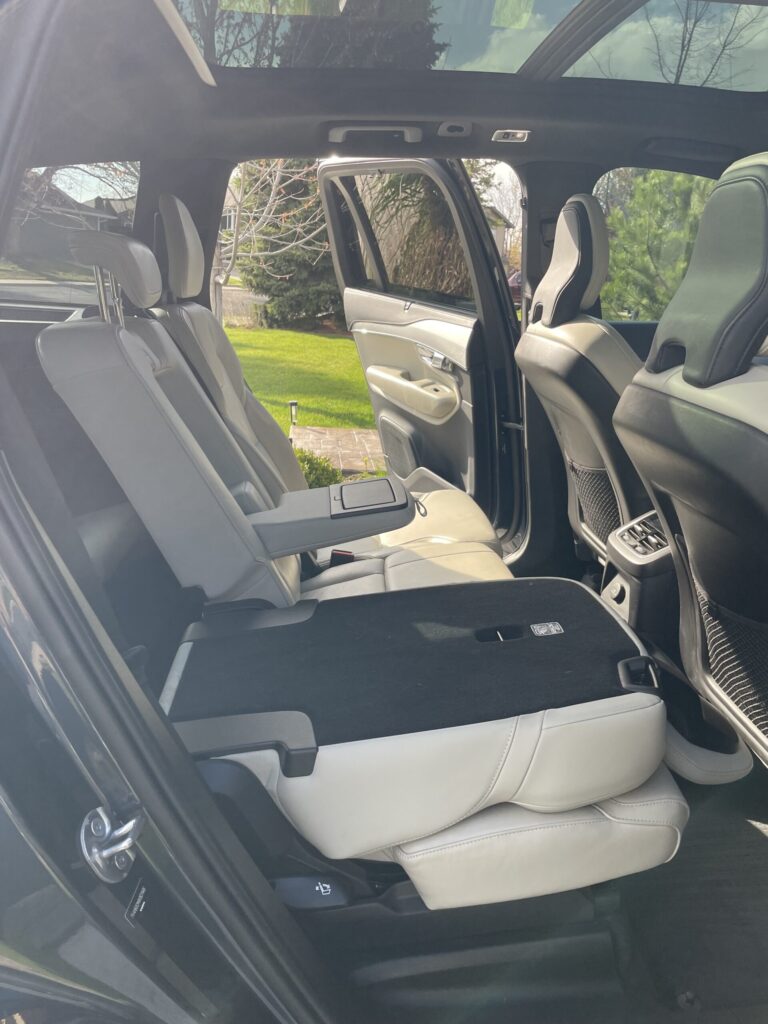 2022 Volvo XC90 T8 R-Design