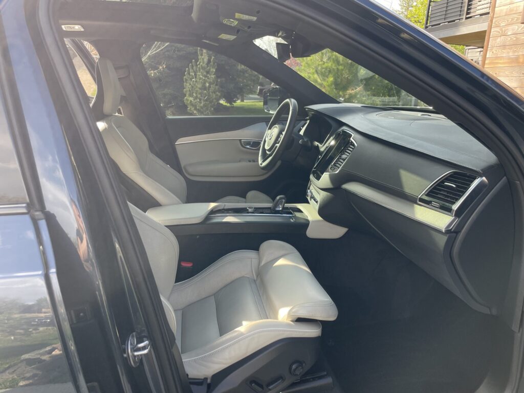 2022 Volvo XC90 T8 R-Design