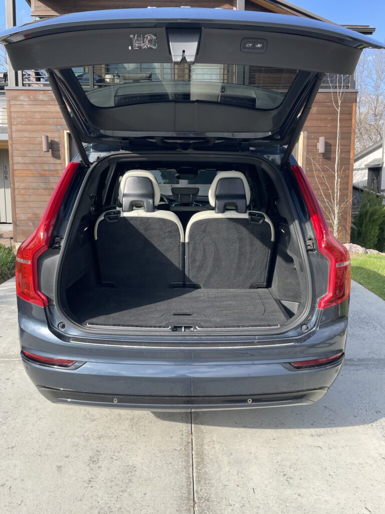 2022 Volvo XC90 T8 R-Design