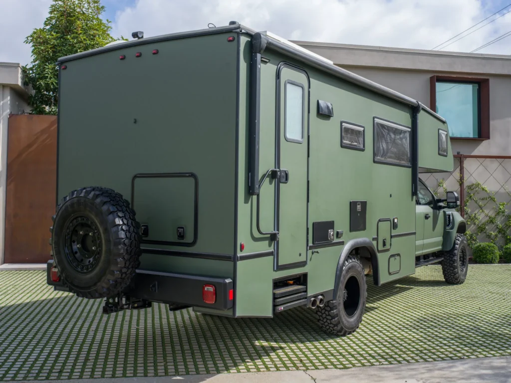 2019 Ford F-550 Super Duty Camper Conversion