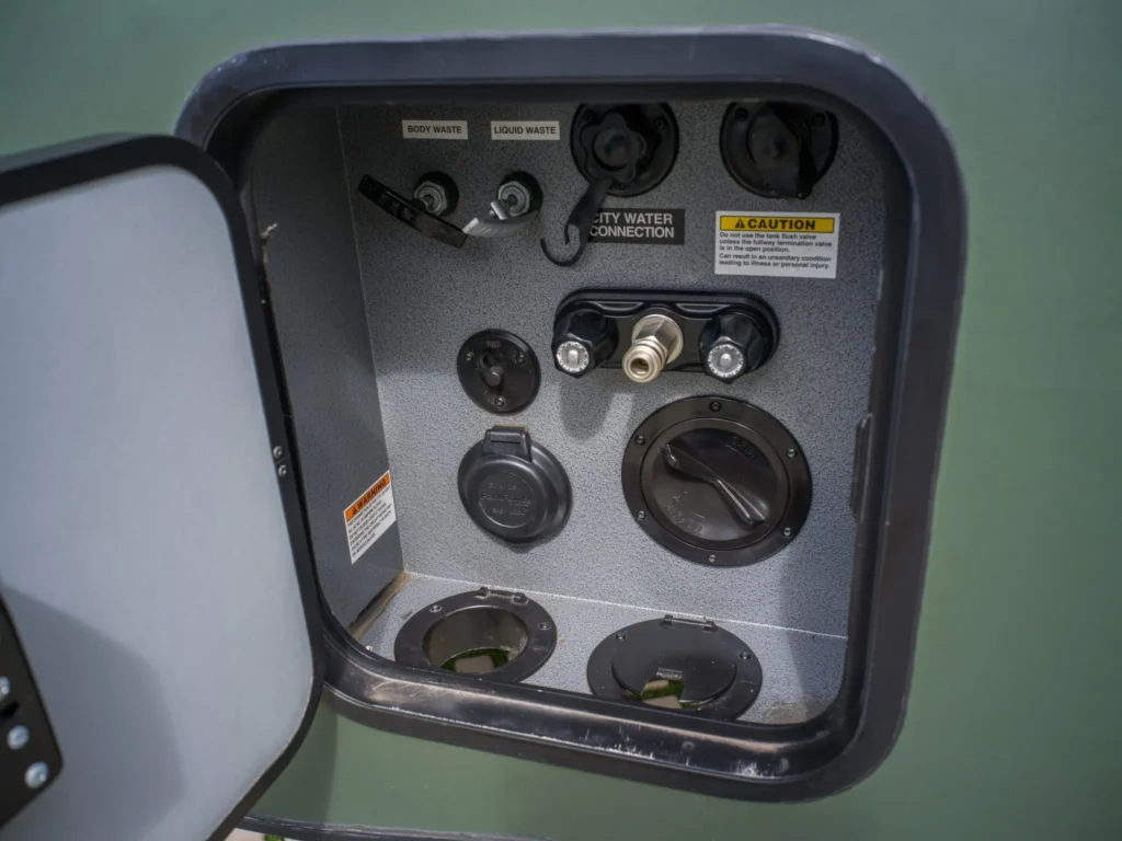 2019 Ford F-550 Super Duty Camper Conversion