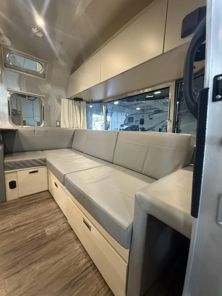 2023 Airstream Flying Cloud 28RB