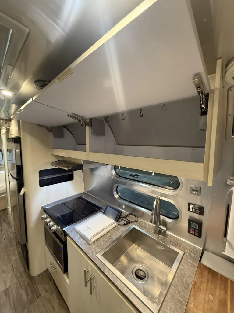 2023 Airstream Flying Cloud 28RB