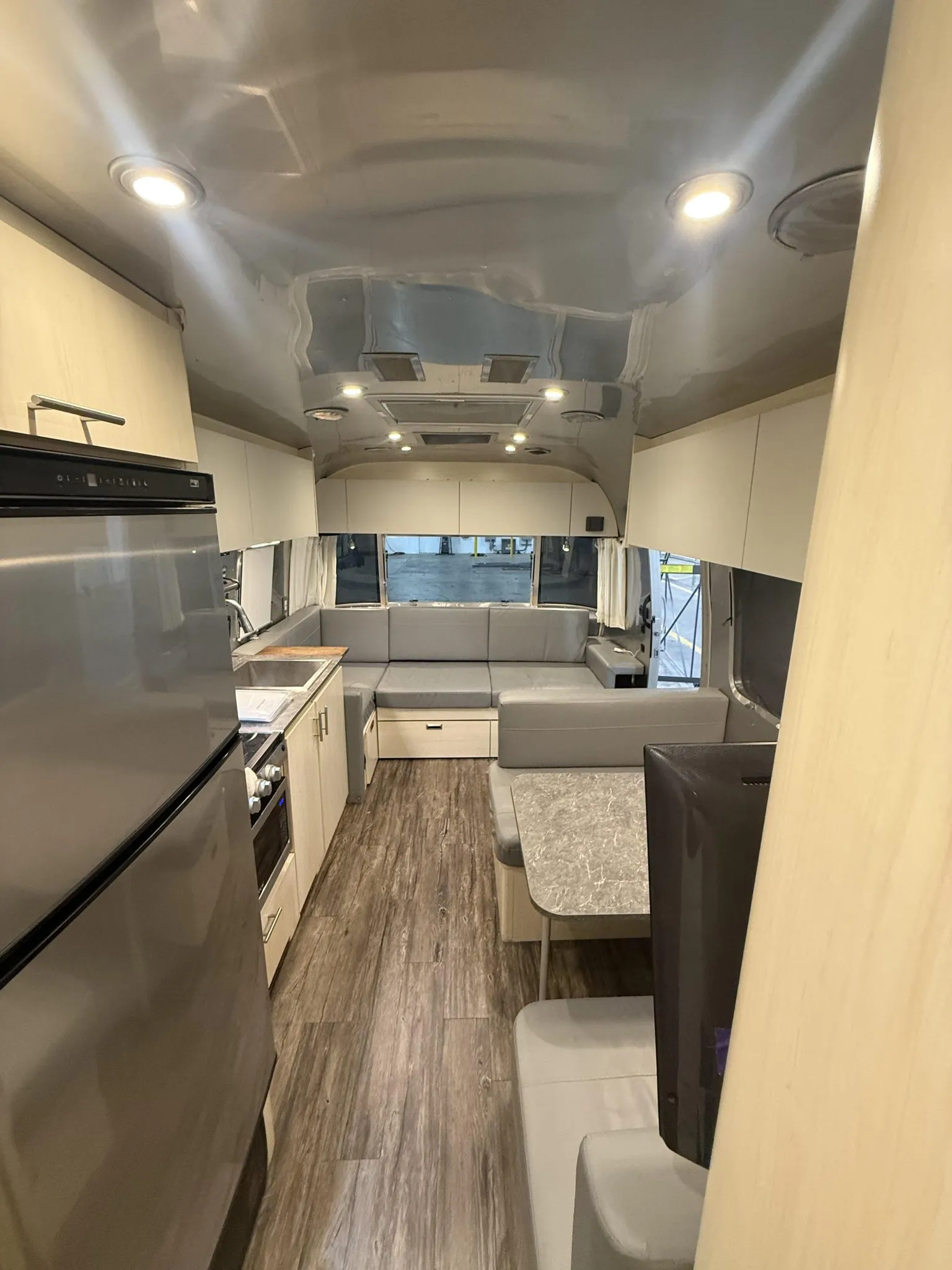2023 Airstream Flying Cloud 28RB