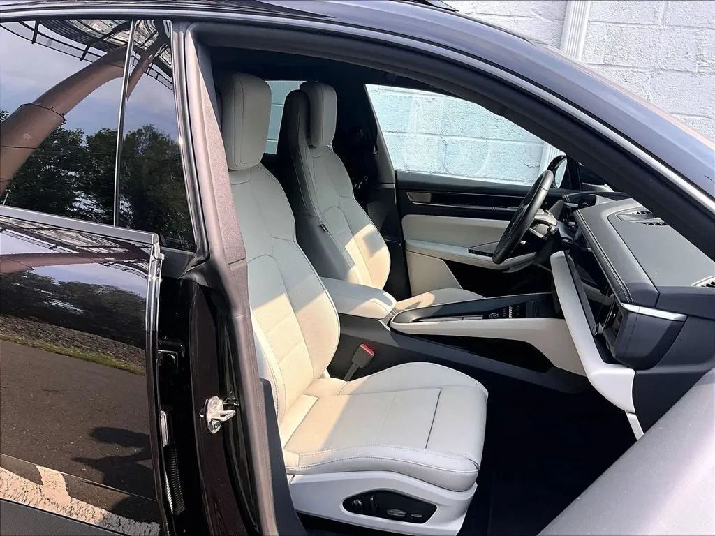 2025 Porsche Macan 4 Electric AWD/4WD