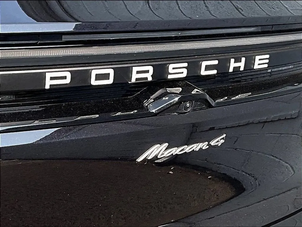 2025 Porsche Macan 4 Electric AWD/4WD