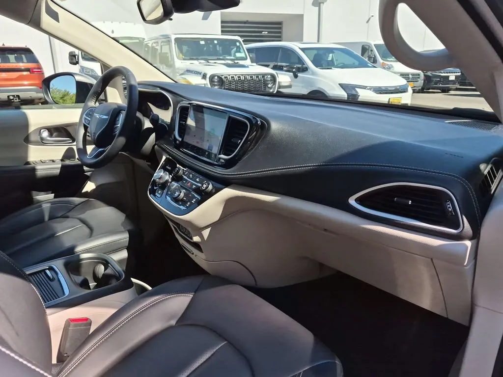 2023 Chrysler Pacifica Touring-L AWD/4WD
