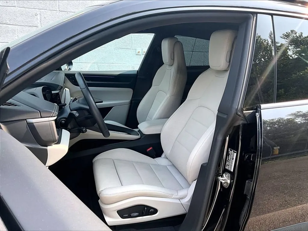 2025 Porsche Macan 4 Electric AWD/4WD