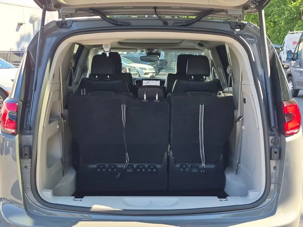 2023 Chrysler Pacifica Touring-L AWD/4WD